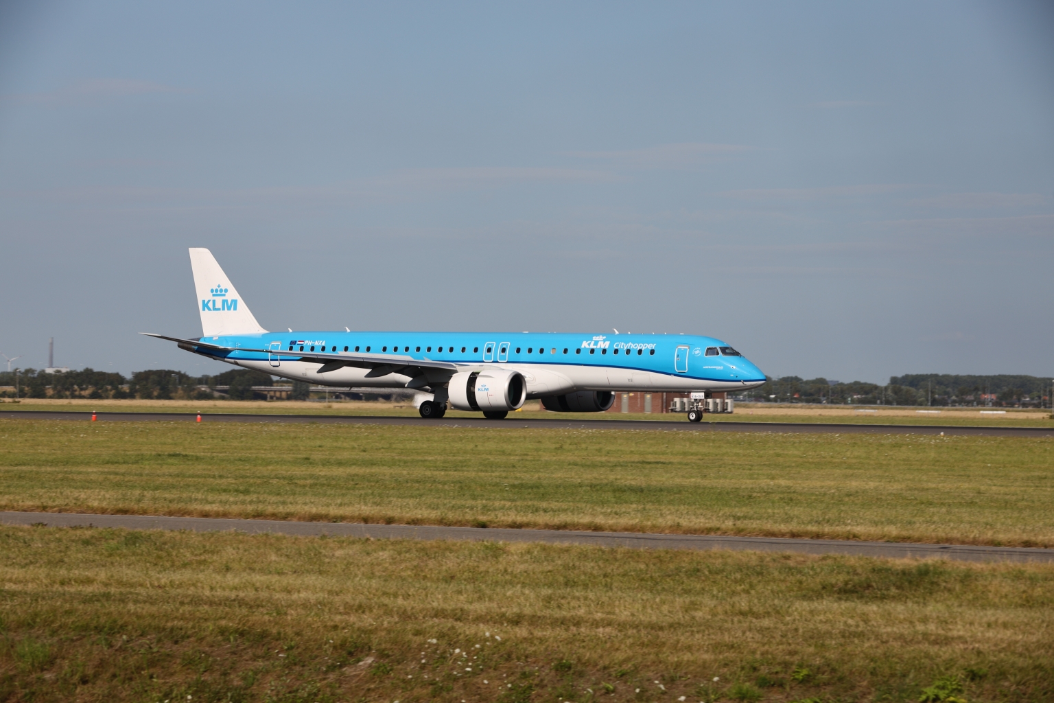 Preview KLM CITYHOPPER PH-NXA Embraer E195-E2 (5).JPG